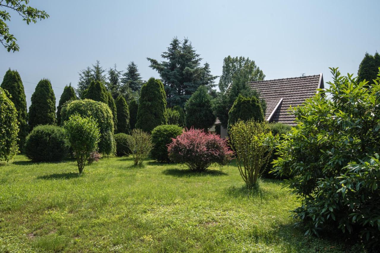 Posteleki Vendeghaz-Nyugalom Szigetei Villa Gyula Exterior photo