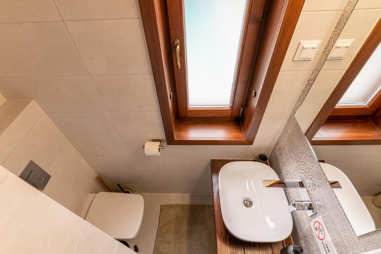Posteleki Vendeghaz-Nyugalom Szigetei Villa Gyula Exterior photo