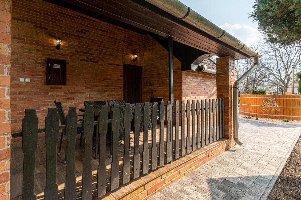Posteleki Vendeghaz-Nyugalom Szigetei Villa Gyula Exterior photo